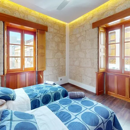 Konukevi Triana Eh 4*
